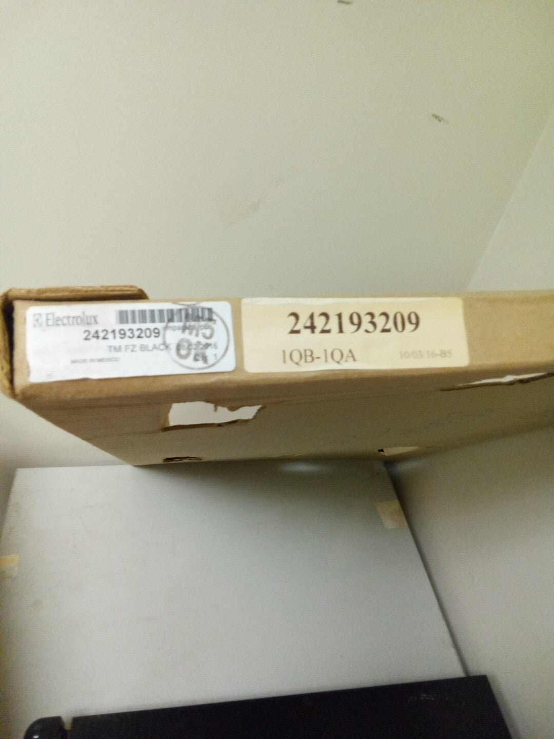 242193209 Gasket Freezer Door (Black) Frigidaire Refrigerator AK-86