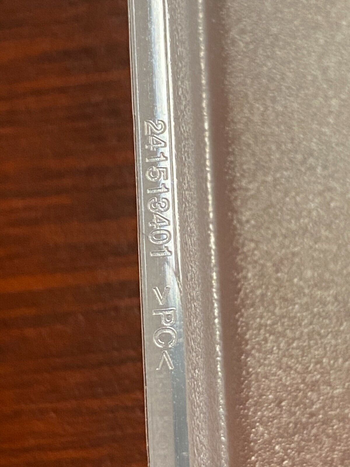 Electrolux Refrigerator EI2655GS0 Plastic Light Cover 241513401 Used ELC5