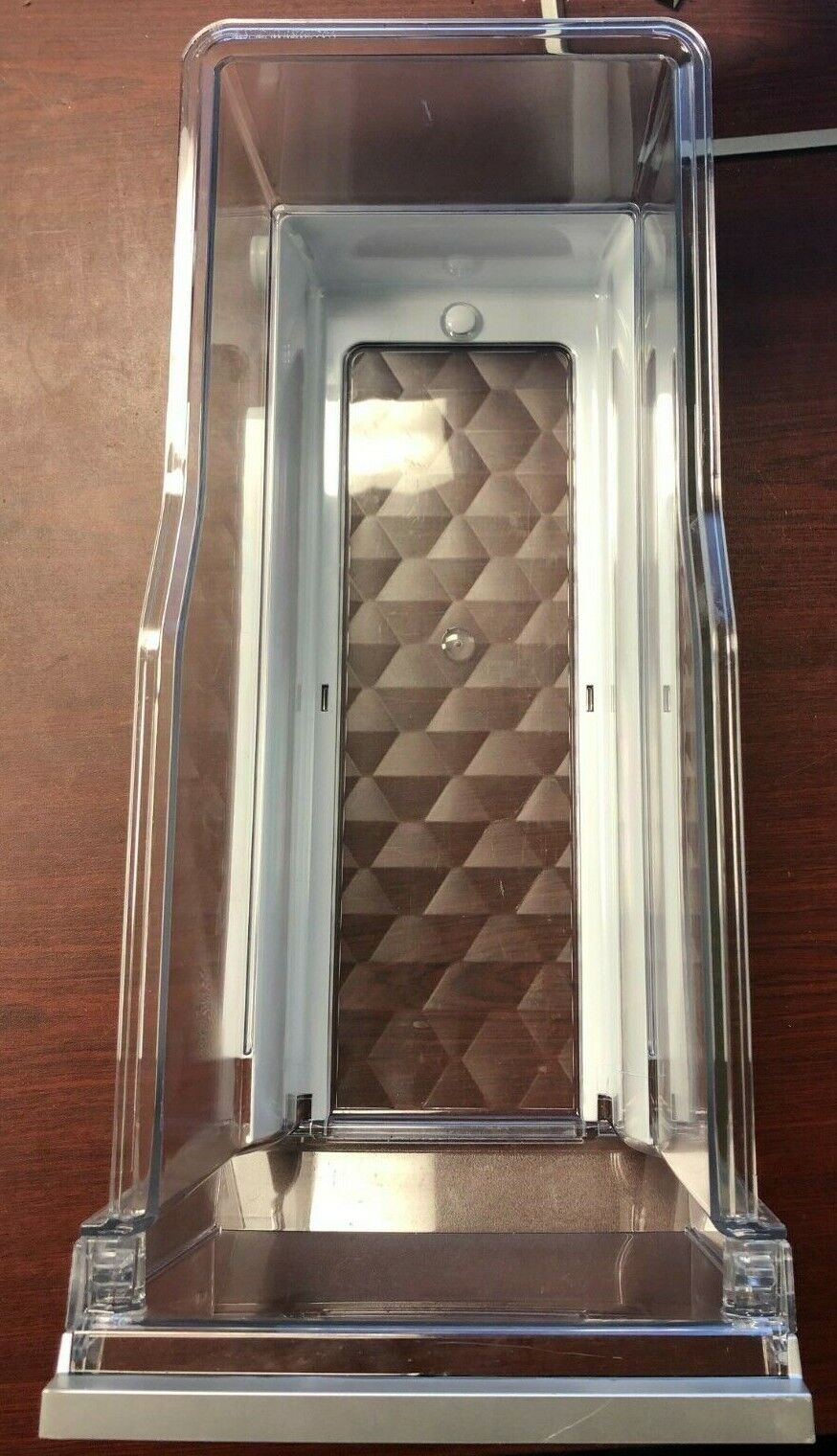 LG REFRIGERATOR MIDDLE CRISPER DRAWER W/SILVER TRIM PART# MCK672600 DC756