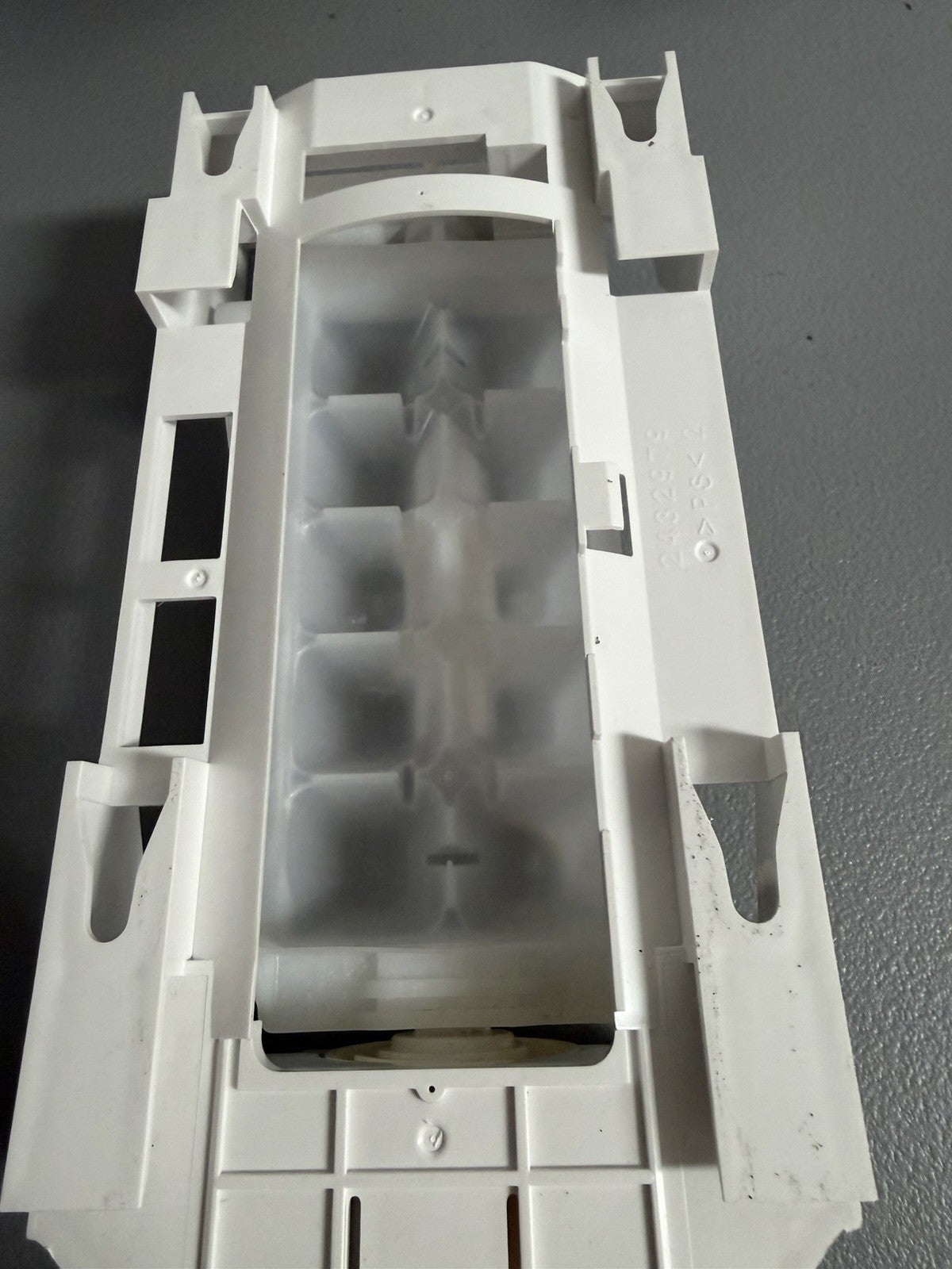 Whirlpool Refrigerator Ice Maker Assembly, part number W11397055 JB212