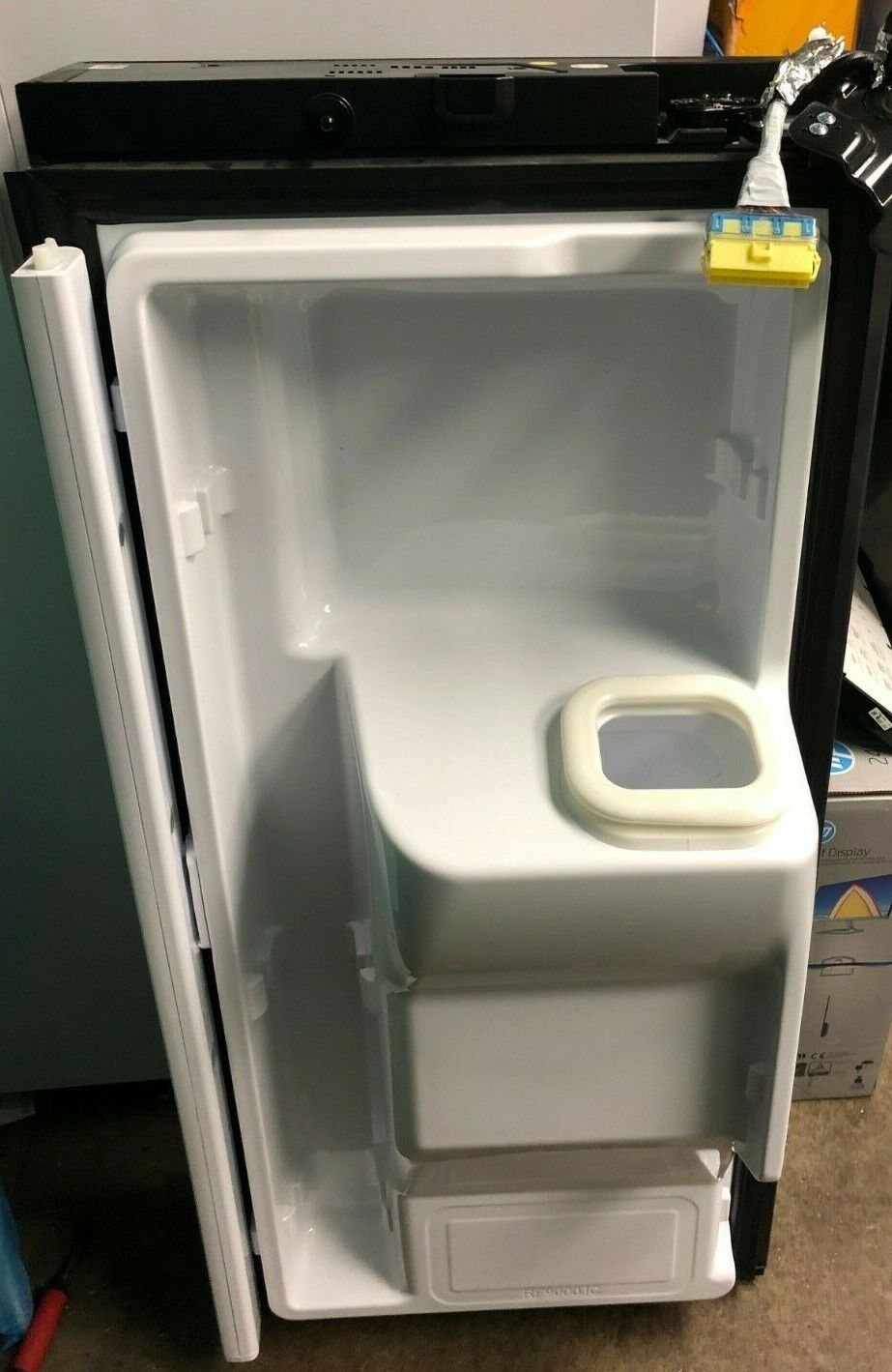 SAMSUNG REFRIGERATOR RF25HMDBSR left door DC651