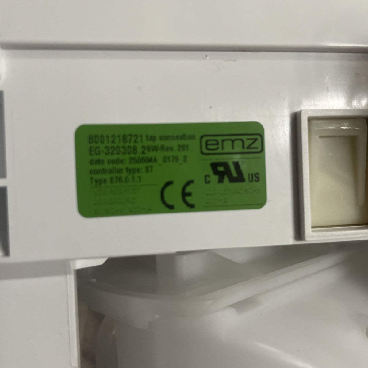 Bosch/Thermador Refrigerator Ice Maker - 11058726. BA28