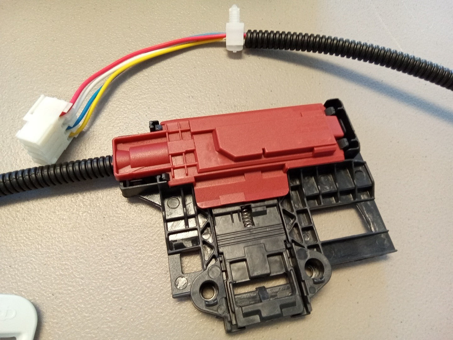 Whirlpool W10404050 Washing Machine Latch Assembly YLW-17