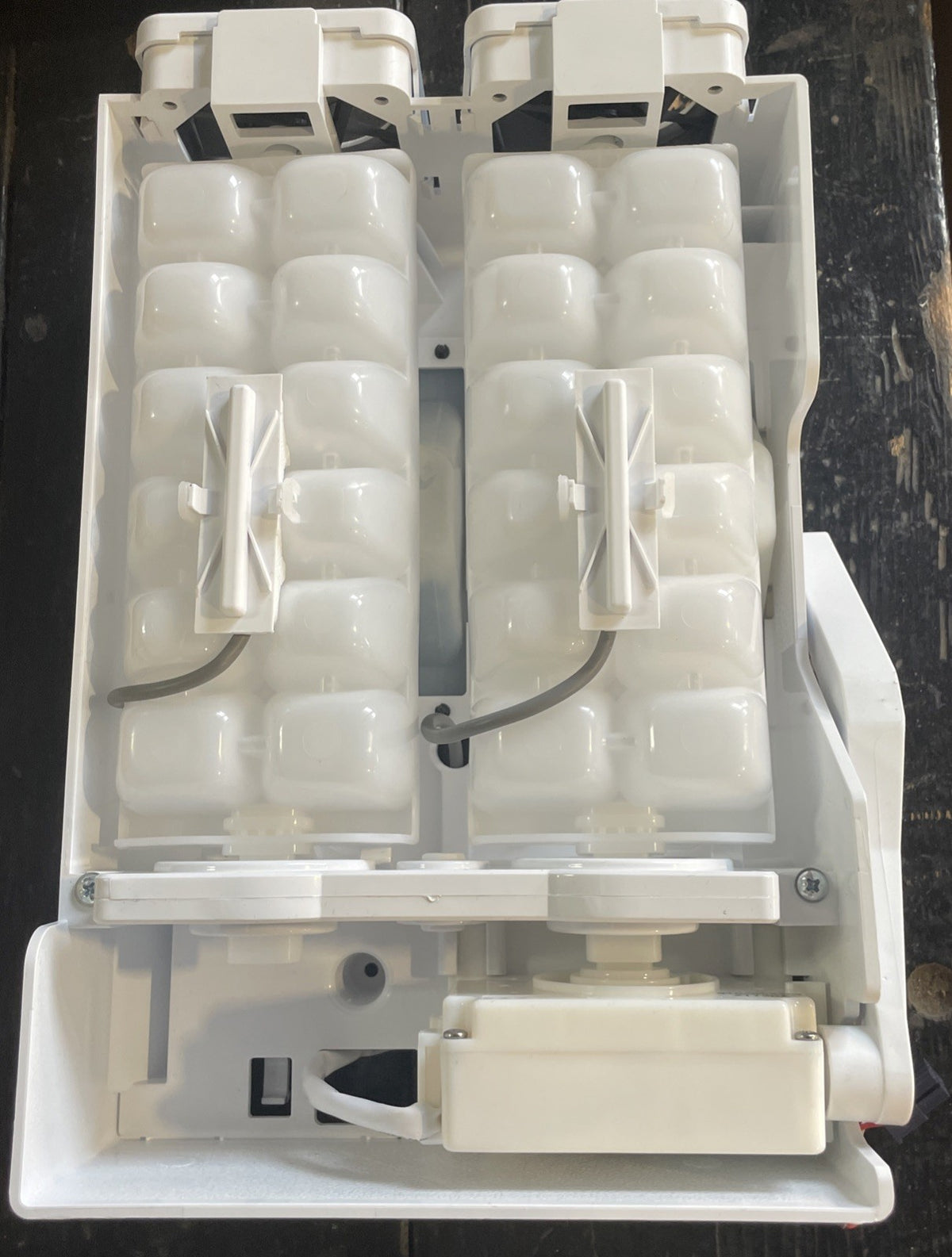 Blomberg 4944880100 Ice Maker Machine Group Assembly BA119