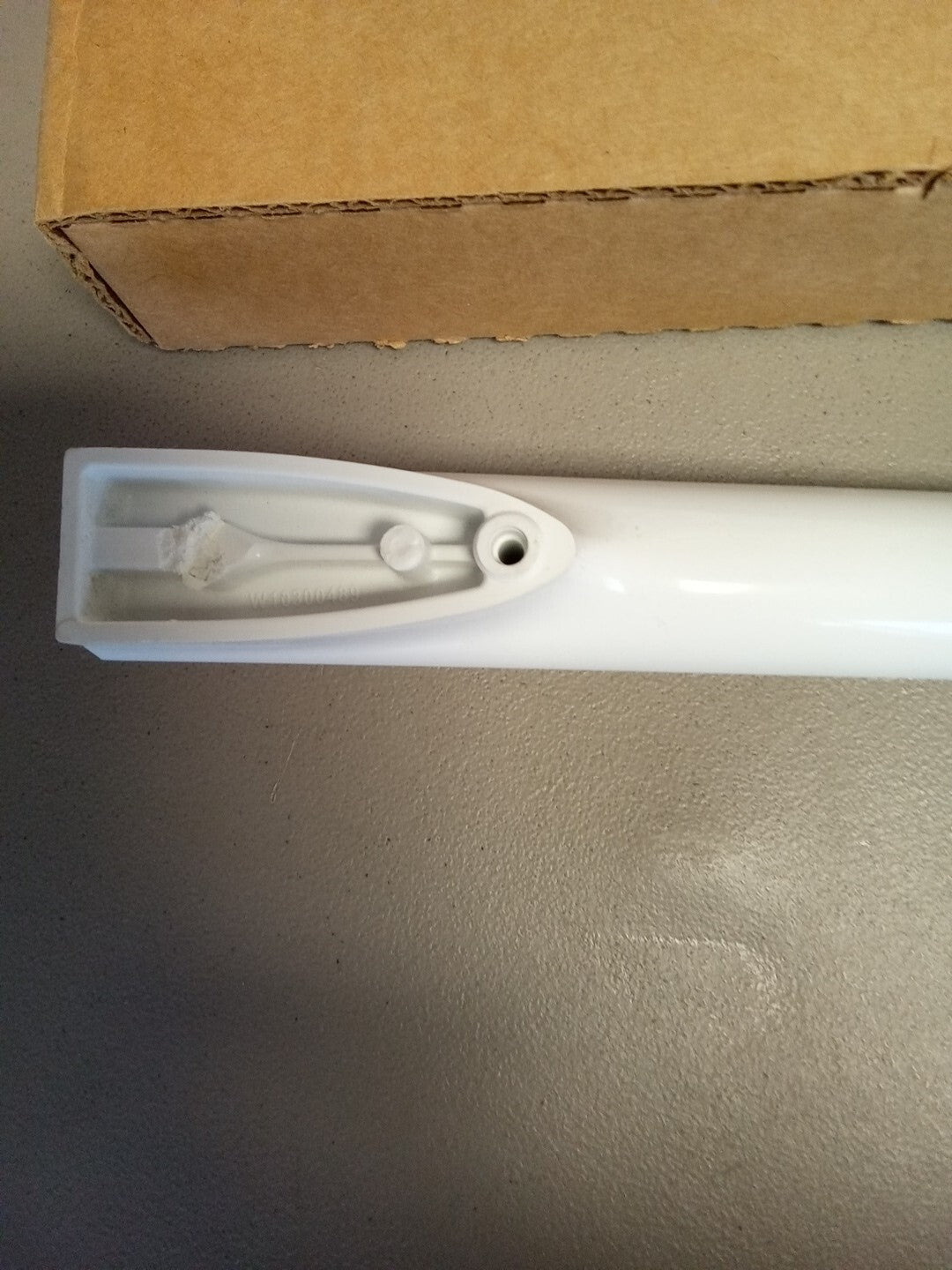 Whirlpool W10300489 Range Oven Door Handle Genuine OEM White Ov-39