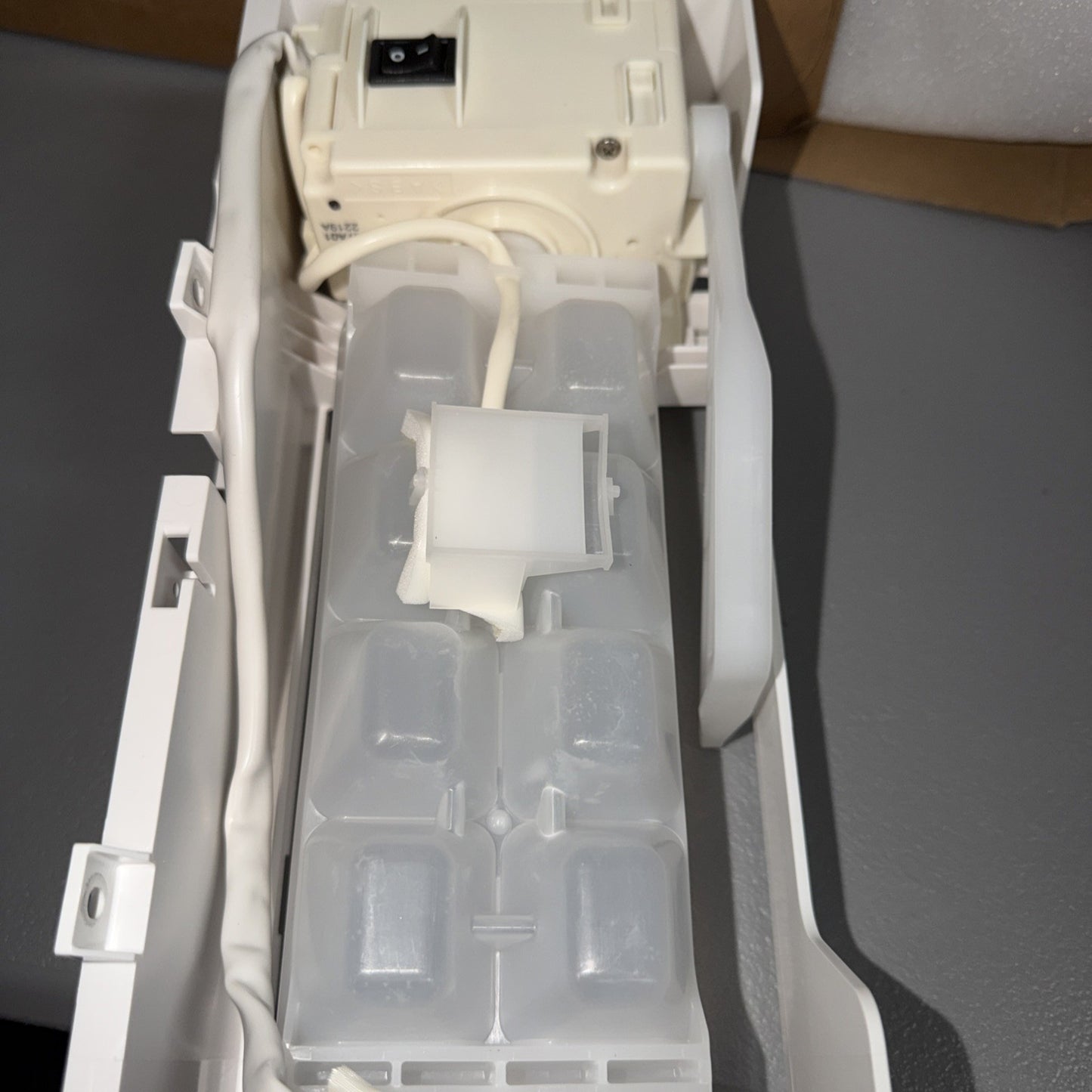 Whirlpool Refrigerator Ice Maker Assembly, part number W11397055 JB212