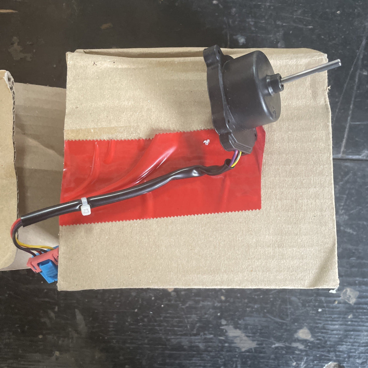 LG  Refrigerator Condenser Fan Motor EAU65058502 BA98