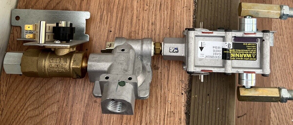 210600164 BLOOMBERG GAS REGULATOR NEW RG RM