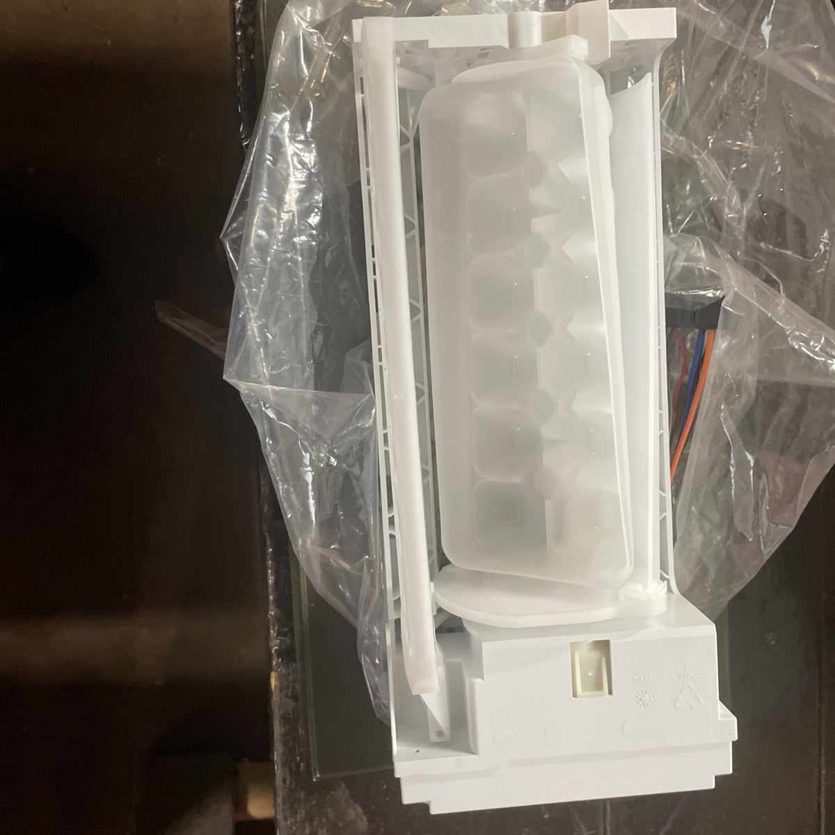 Bosch/Thermador Refrigerator Ice Maker - 11058726. BA28