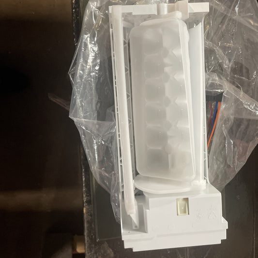 Bosch/Thermador Refrigerator Ice Maker - 11058726. BA28