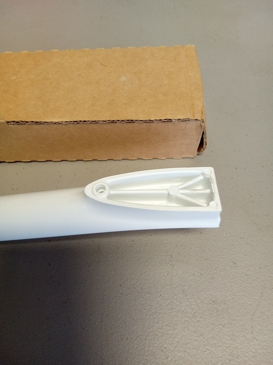 Whirlpool W10300489 Range Oven Door Handle Genuine OEM White Ov-39